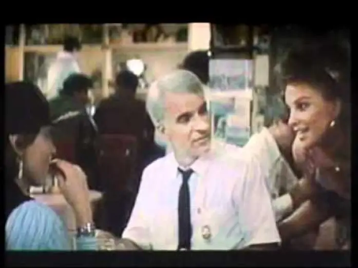 Видео к фильму Роксана — ROXANE (1987) Con Steve Martin e Daryl Hannah -  Trailer Cinematografico