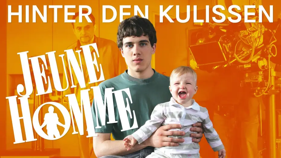 Видео к фильму Jeune homme — DANS LES COULISSES/HINTER DEN KULISSEN: JEUNE HOMME | filmo featurette 2023 | version bilingue