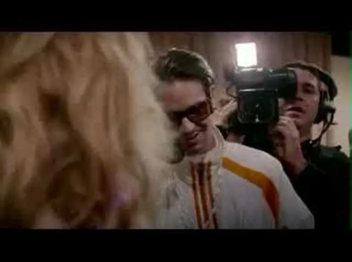 Видео к фильму Чокнутый — Official Trailer for the movie Delirious