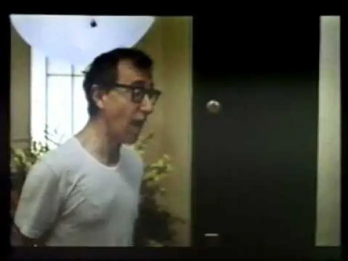 Видео к фильму Загадочное убийство в Манхэттэне — MISTERIOSO OMICIDIO A MANHATTAN (1994) Woody Allen - Trailer Cinematografico