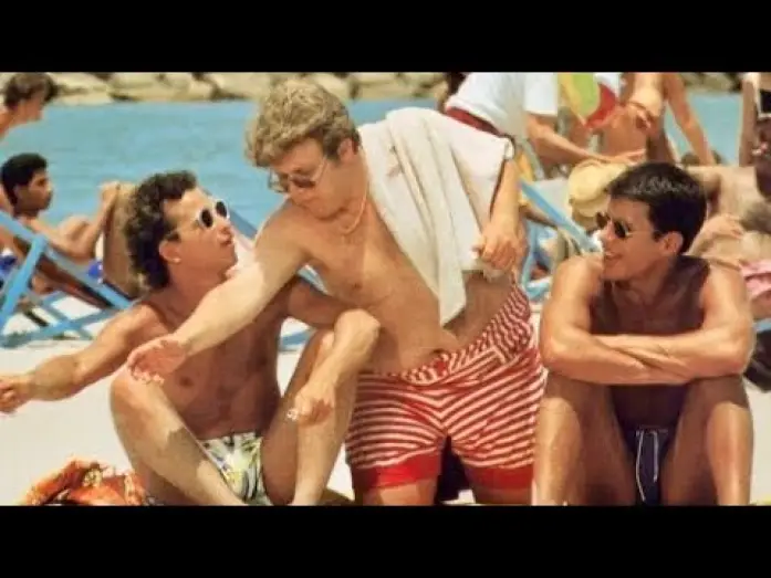 Видео к фильму Молодая любовь — Trailer EIS AM STIEL 7.  TEIL - VERLIEBTE JUNGS (1987, Zachi Noy, Jonathan Sagall, Jesse Katzur)