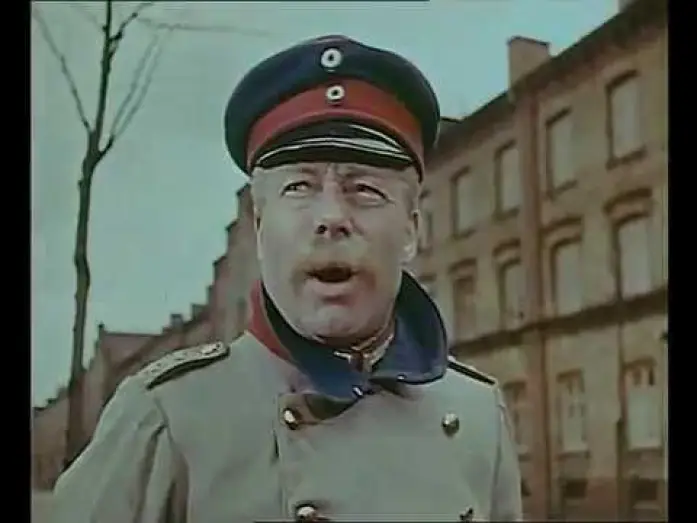 Видео к фильму Сила мундира — Heinz Rühmann in 'Der Hauptmann von Köpenick | 1956 | Jetzt auf DVD! | Filmjuwelen