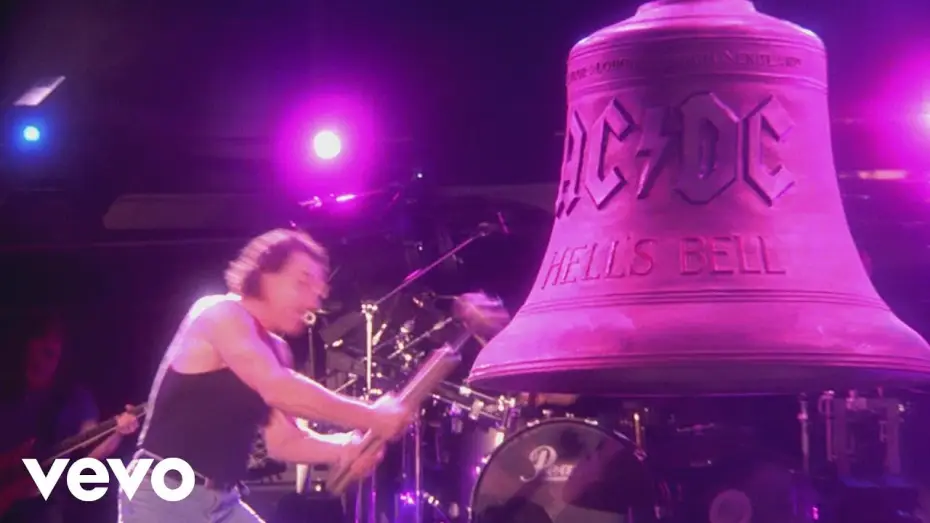 Видео к фильму AC/DC: Live At Donington — AC/DC - Hells Bells (Live at Donington, 8/17/91)