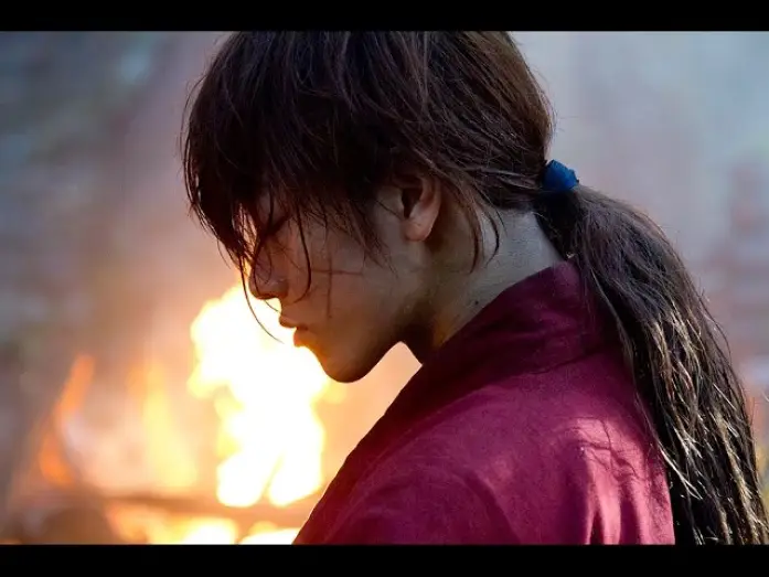 Видео к фильму Бродяга Кэнсин | KENSHIN, EL GUERRERO SAMURAI de Keishi Otomo (Trailer espa&ntilde;ol)