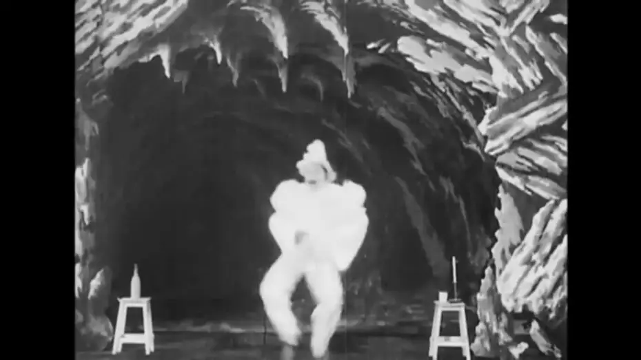 Видео к фильму Dislocation mystérieuse — Dislocation mystérieuse 1901 Extraordinary Illusions - Silent Short Film - Georges Méliès