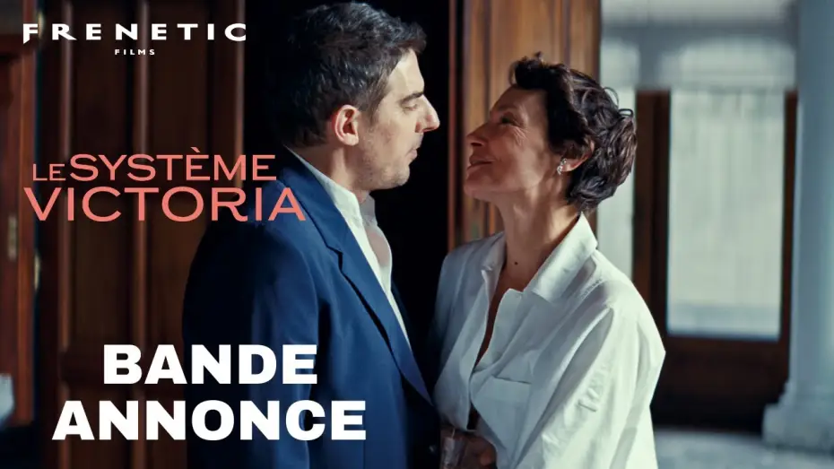 Видео к фильму Секреты Виктории — LE SYSTÈME VICTORIA - bande-annonce officielle VF (2025) Jeanne Balibar, Damien Bonnard