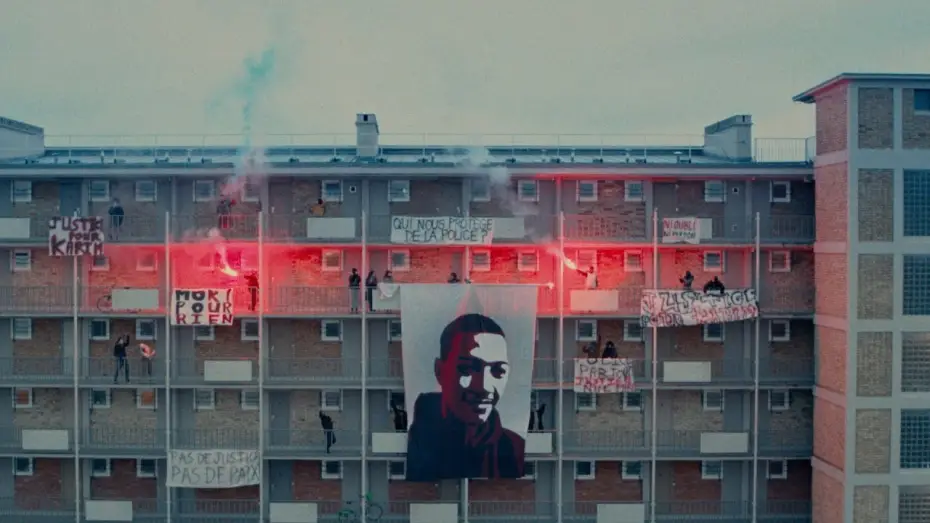 Видео к фильму Avant que les flammes ne s'éteignent — Official Trailer