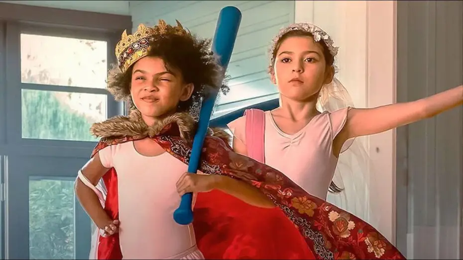 Видео к фильму Айви + Бин: Обреченные танцевать — Eva y Beba: Condenadas A Bailar (Trailer español)