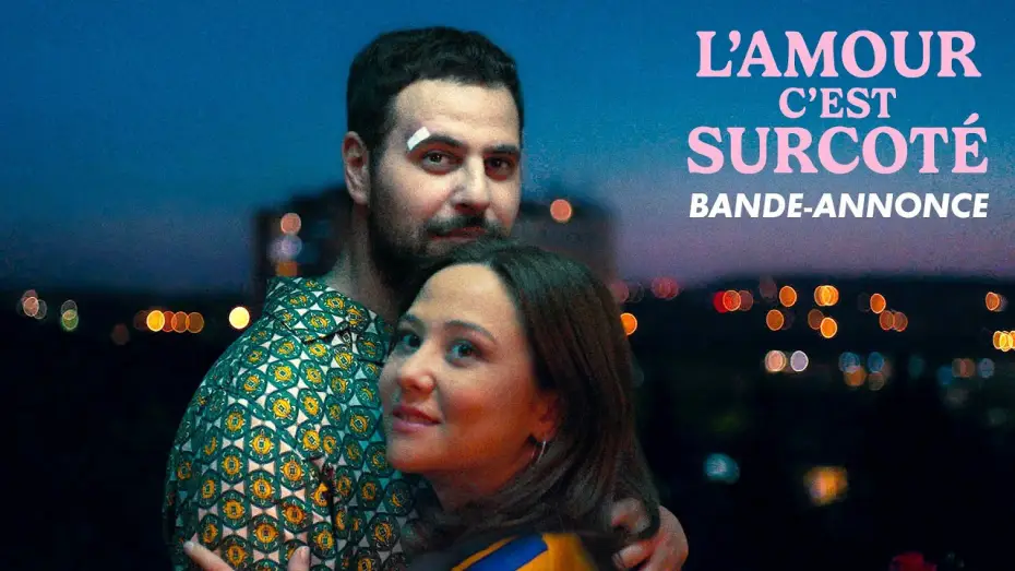 Видео к фильму Любовь переоценена — L'AMOUR C'EST SURCOTÉ – Bande-annonce Officielle – Hakim Jemili / Laura Felpin (2025)