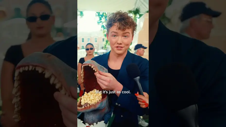 Видео к фильму На краю Оук-стрит — 🦖 x 🍿. Only available on Oak Street, not for purchase.