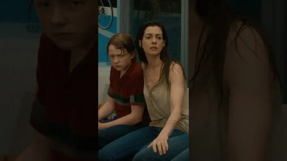 Видео к фильму На краю Оук-стрит — Get tickets for The End of Oak Street before they disappear.