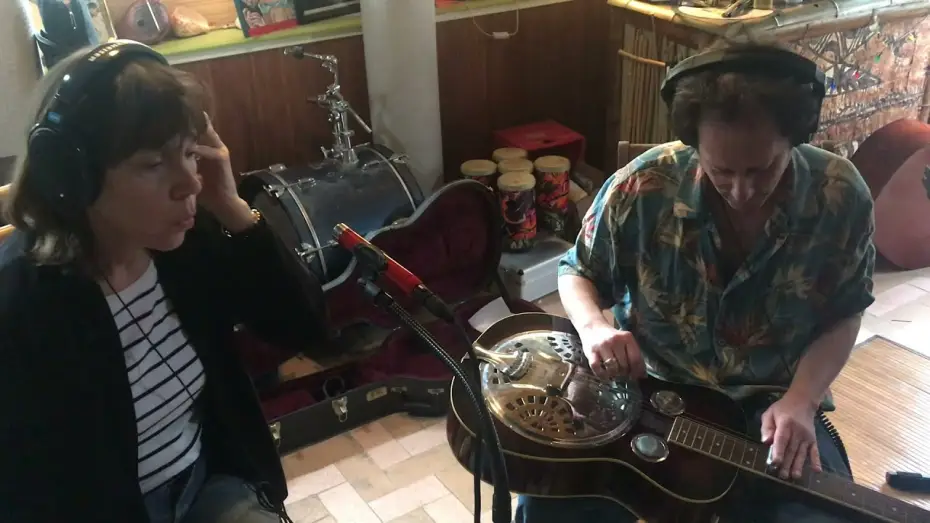 Видео к фильму Slide — Making of "Slide", Part 5 - Jam Session with Maureen McElheron and Hank Bones