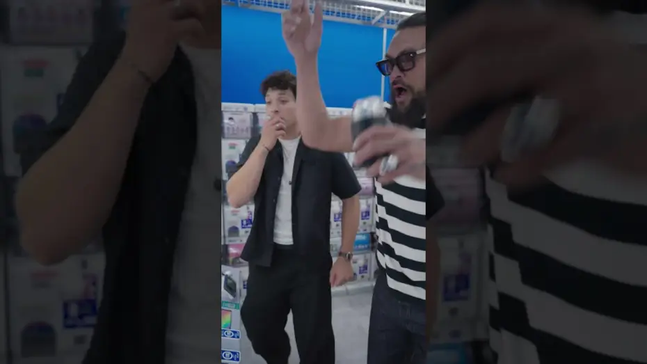 Видео к фильму Уличный боец — Jason Momoa vs. the claw machine.