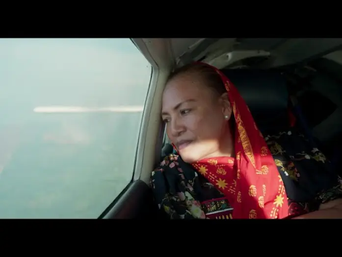 Видео к фильму Dieu est une femme — DIEU EST UNE FEMME de Andrés Peyrot -Bande-annonce - sortie le 3 avril 2024
