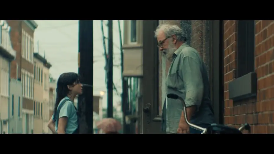 Видео к фильму Ребенок и старик — LA PETITE ET LE VIEUX - Bande-annonce officielle