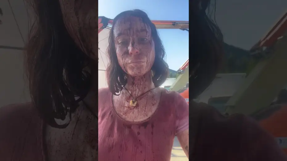 Видео к фильму Подростковый секс и смерть в лагере «Миазма» — Hannah Einbinder, behind the scenes of Teenage Sex and Death at Camp Miasma.