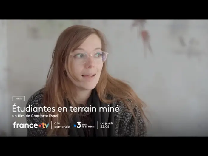 Видео к фильму Étudiantes en terrain miné — Bande-annonce "Etudiantes en terrain miné" - Un film de Charlotte Espel