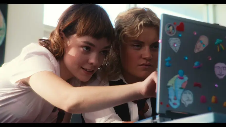 Видео к фильму Girl Coded — Girl Coded - Young Creatives Awards 2023 - Runner Up Ages 19 to 24