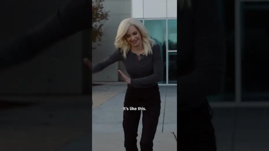 Видео к фильму Очень страшное кино — She's not new to this, she's true to this