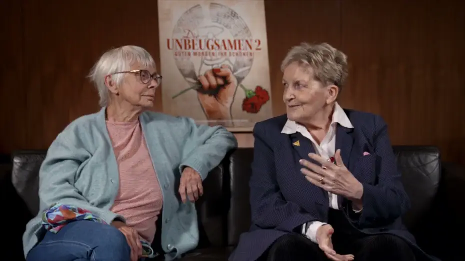 Видео к фильму Die Unbeugsamen 2 - Guten Morgen, ihr Schönen! — DIE UNBEUGSAMEN 2 - die Protagonistinnen über die Frauen in der DDR - ab 29.8. nur im Kino.