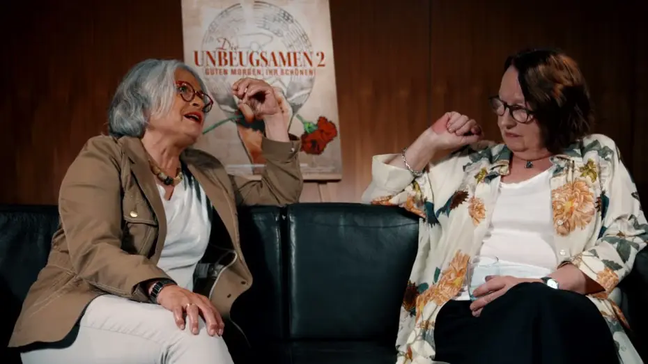 Видео к фильму Die Unbeugsamen 2 - Guten Morgen, ihr Schönen! — DIE UNBEUGSAMEN 2 - die Protagonistinnen über die Wende - ab 29. August nur im Kino