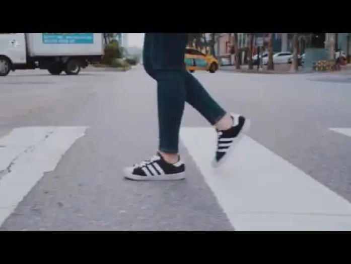 Видео к фильму the crazy guy — Real Life People Walking - Visual Sequence / EveryDay Life / FREE stock footage #noncopyrightvideos