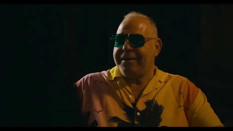 Видео к фильму Director's Cut — "Menace"