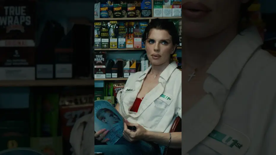Видео к фильму Заместитель — Just here for funziez. Julia Fox stars in The Deputy.