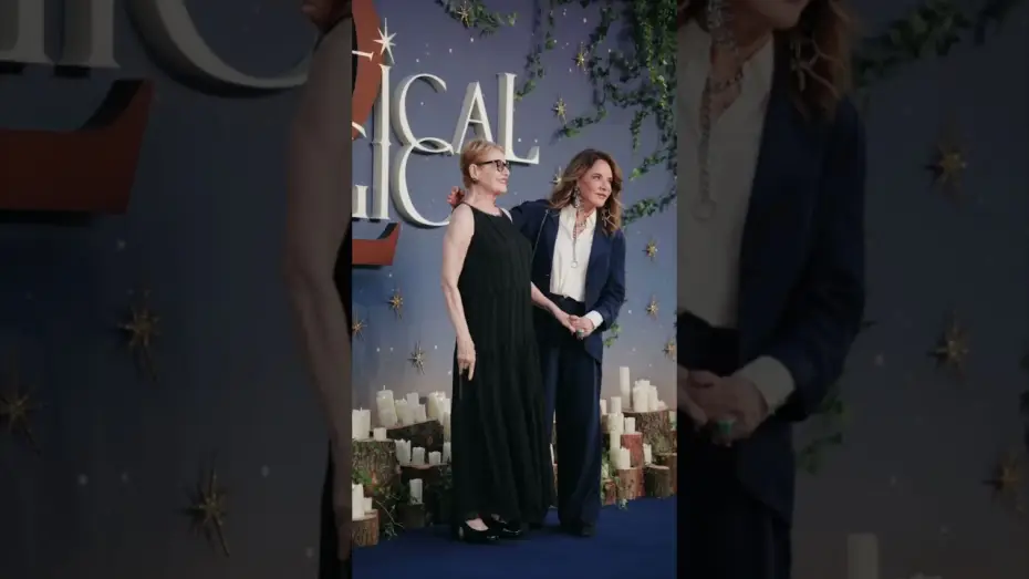 Видео к фильму Практическая магия 2 — Dianne Wiest and Stockard Channing reunited at the PRACTICAL MAGIC 2 London premiere!
