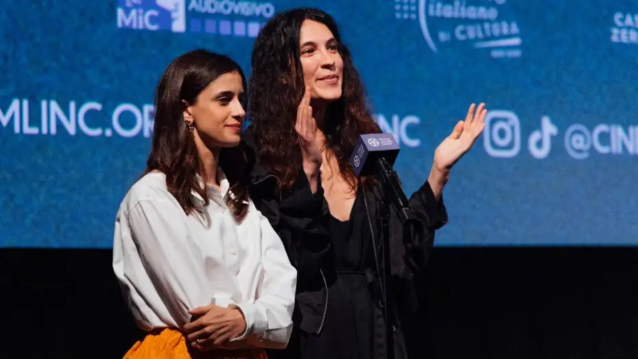 Видео к фильму Похищение Арабеллы — Carolina Cavalli and Benedetta Porcaroli on The Kidnapping of Arabella
