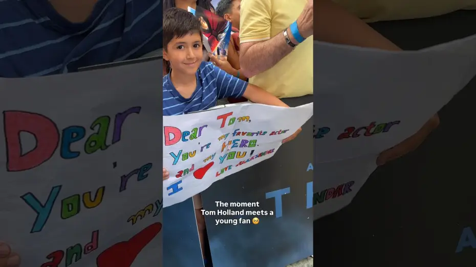 Видео к фильму Одиссея — A moment between Tom Holland and a young fan.