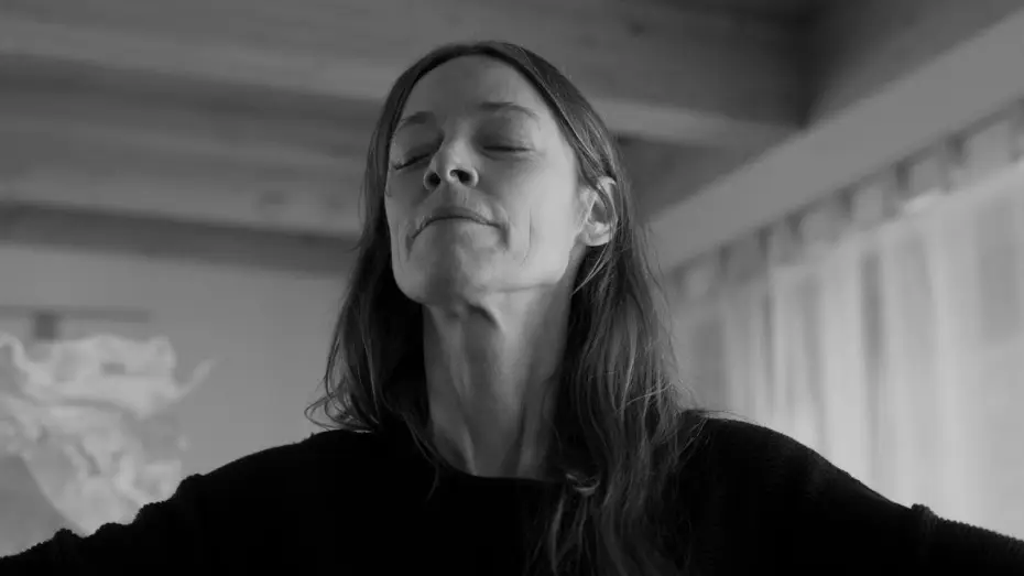 Видео к фильму Im Haus meiner Eltern — Im Haus meiner Eltern – trailer | IFFR 2025