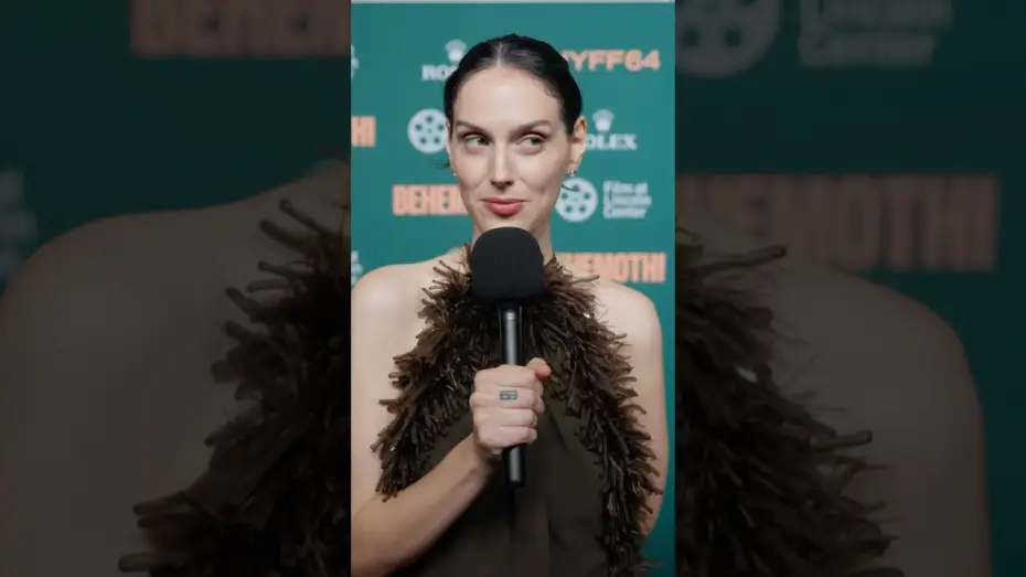 Видео к фильму Бегемот! — Eva Victor - Red Carpet Interview