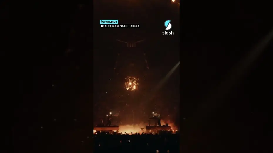 Видео к фильму Tiakola à l'Accor Arena — L'émotion au Bercy de Tiakola pour Coucher de Soleil 🥹 #shorts #concert #rap #live #musique