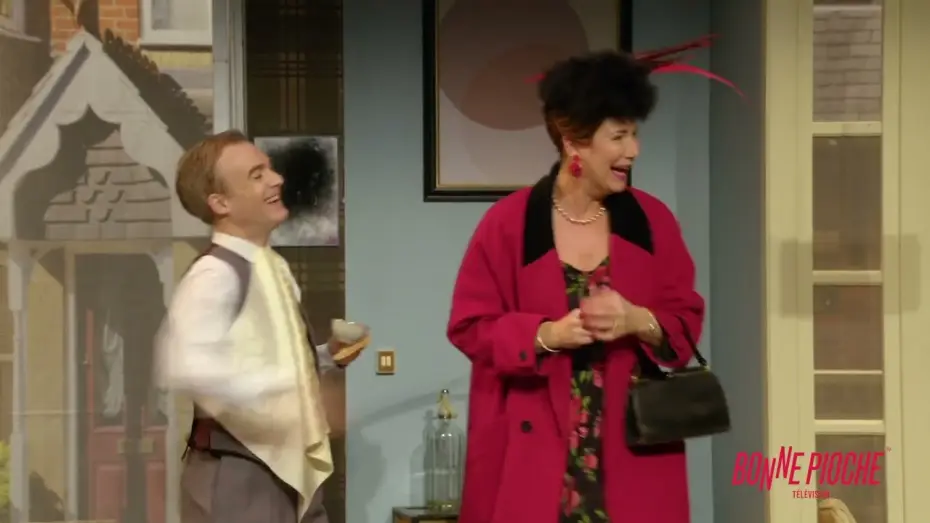 Видео к фильму L'amour chez les autres — L'AMOUR CHEZ LES AUTRES - Extrait