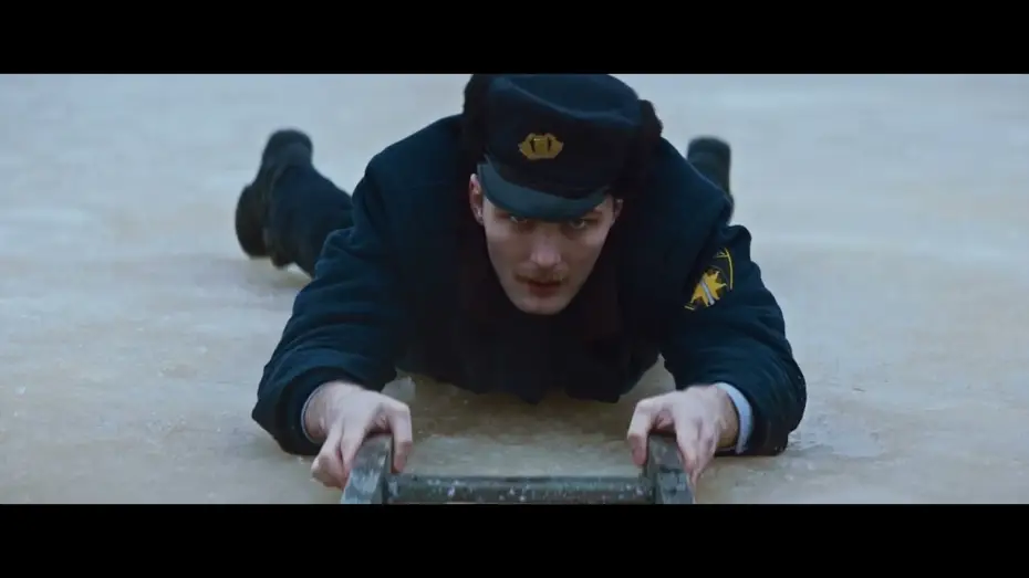 Видео к фильму Tumšzilais evaņģēlijs — Tumšzilais Evaņģēlijs | Slīcēja Aina | Kino Oktobrī 2025