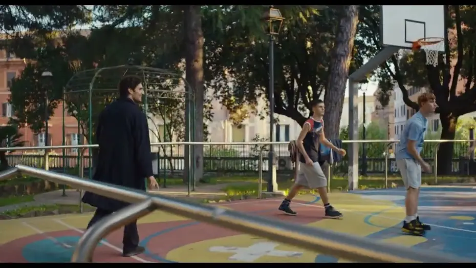 Видео к фильму Succederà questa notte — SUCCEDERÀ QUESTA NOTTE di Nanni Moretti -#Venezia83 - Clip "Basket"