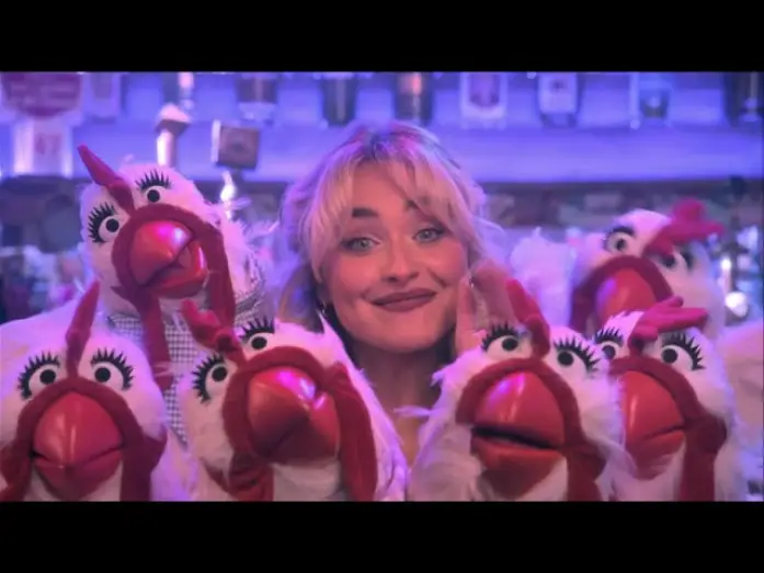 Видео к фильму Шоу Маппетов — Sabrina Carpenter - Manchild | Performed on The Muppet Show (2026)