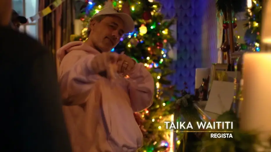 Видео к фильму A Holiday Short: Best Christmas Ever — BTS Featurette con Taika Waititi | Il Corto di Natale Disney: Il Miglior Natale di Sempre