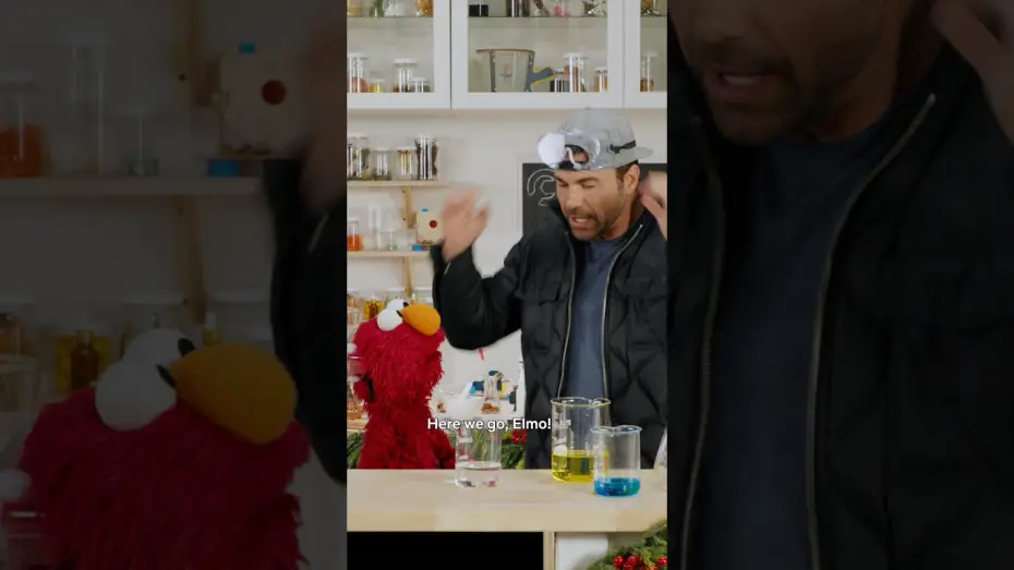 Видео к фильму Elmo and Mark Rober's Merry Giftmas — Goggle Check