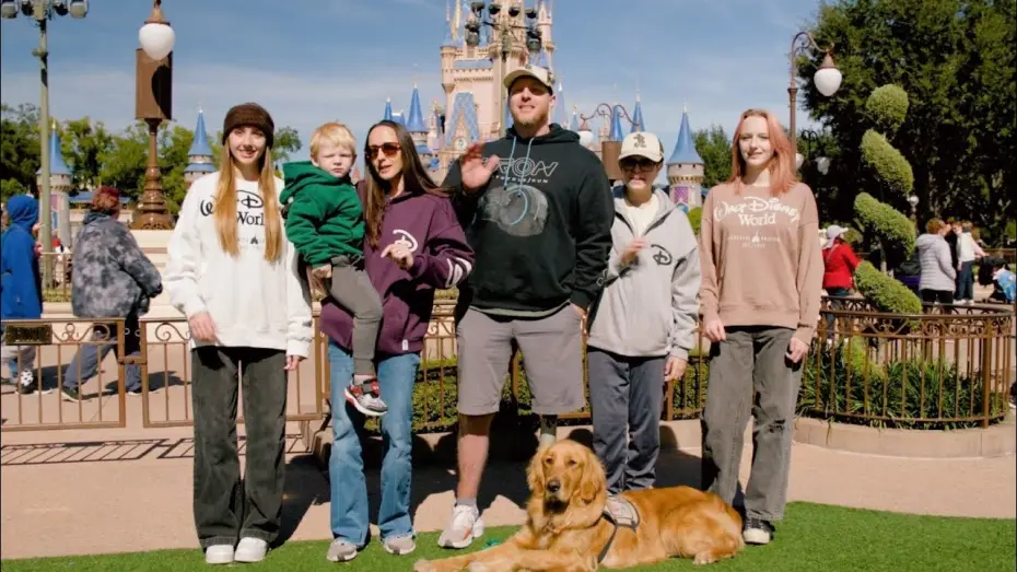 Видео к фильму The Wonderful World of Disney: Holiday Spectacular — Veteran Surprised with Walt Disney World Family Vacation