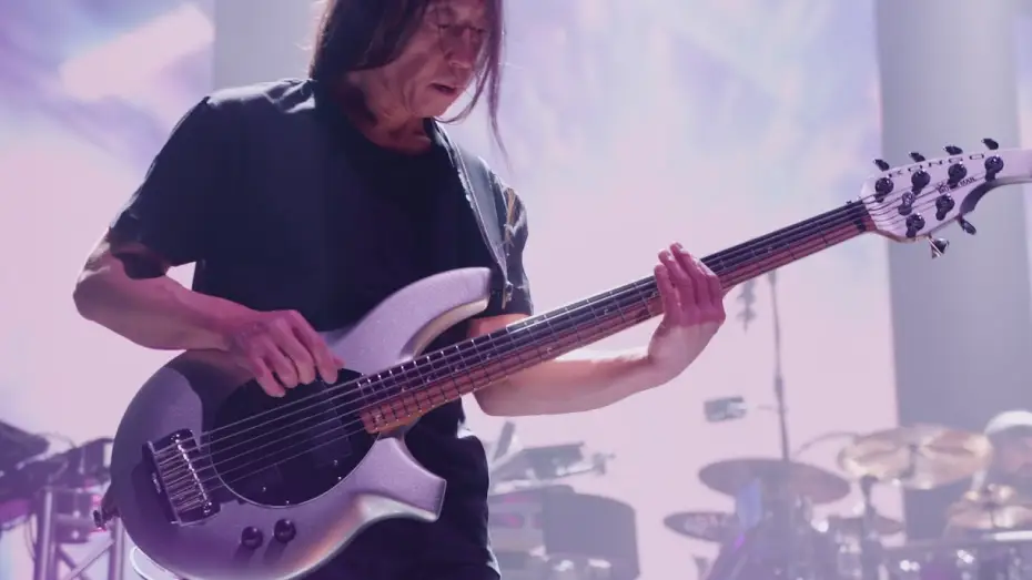 Видео к фильму Dream Theater - Quarantième: Live à Paris — Dream Theater - Barstool Warrior (Quarantième Live à Paris)