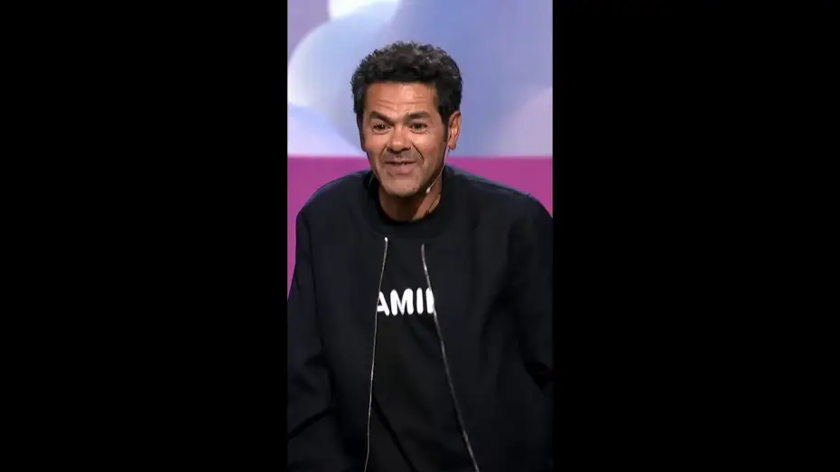 Видео к фильму Juste pour Rire Montréal 2025 — Vous avez déjà vu un Quebecois énervé ? Moi jamais. #JustePourRire #JamelDebbouze
