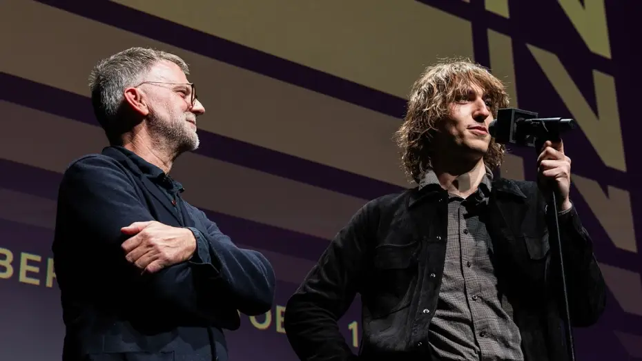 Видео к фильму Cameron Winter at Carnegie Hall — Paul Thomas Anderson and Cameron Winter Introduce Cameron Winter at Carnegie Hall