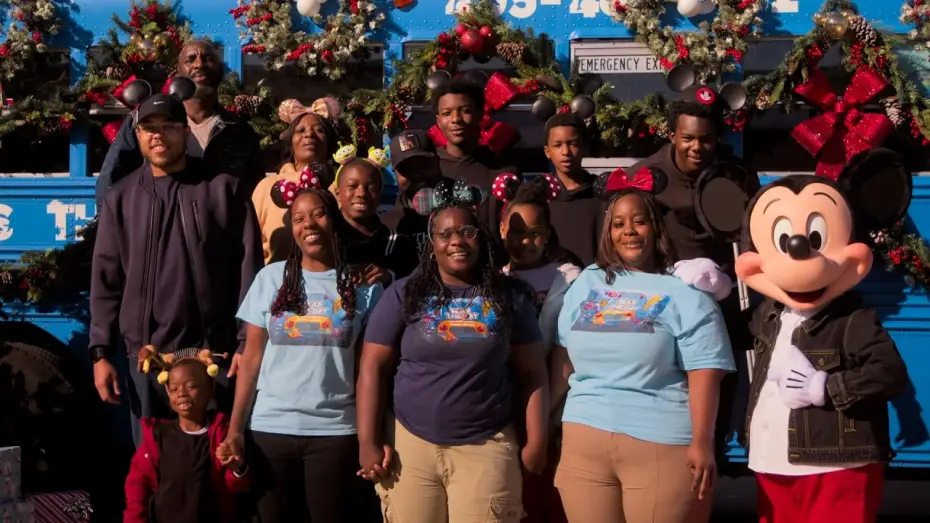 Видео к фильму Disney Parks Magical Christmas Day Parade — Oklahoma Sisters Surprised with Disney World Vacation | Disney Parks Magical Christmas Day Parade