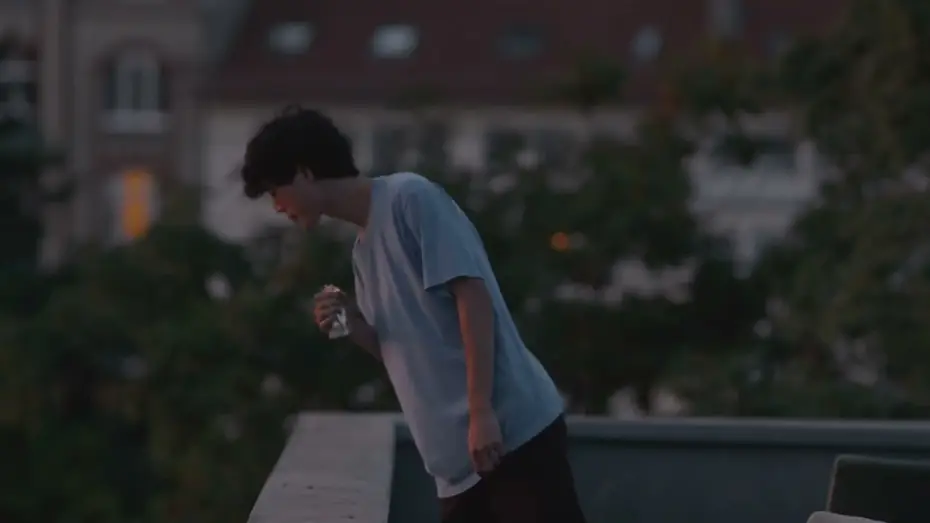 Видео к фильму Warum ist nicht schon alles verschwunden — Why hasn't everything disappeared yet - Trailer | IFFR 2026
