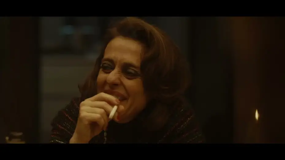 Видео к фильму Il fuoco che ti porti dentro — IL FUOCO CHE TI PORTI DENTRO di Edoardo De Angelis - #Venezia83 - Clip "A tavola"