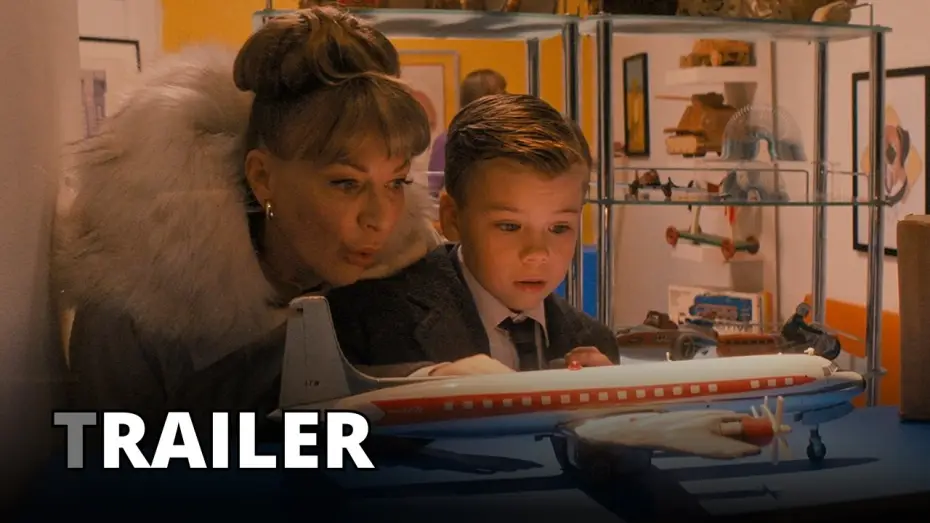 Видео к фильму Ночной полет на винтовом самолете — VOLO NOTTURNO PER LOS ANGELES (2026) | Trailer italiano del primo film di John Travolta | APPLE TV