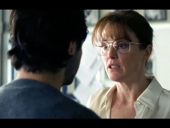 Видео к фильму Учитель английского — The English Teacher - Official Trailer (HD) Julianne Moore