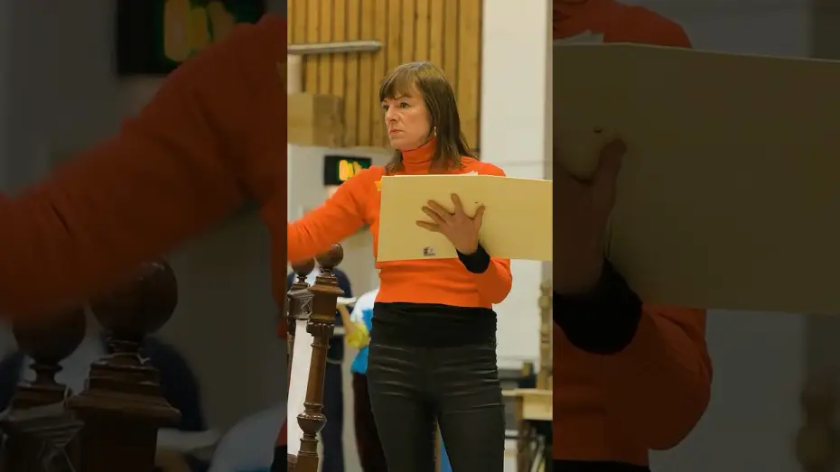 Видео к фильму National Theatre at Home: Summerfolk — 'We'll take you on holiday' ⛱️  #NationalTheatre #Summerfolk #OlivierTheatre #NewLondonShow